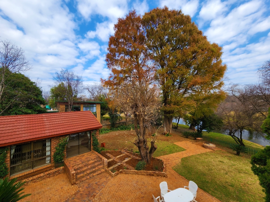 5 Bedroom Property for Sale in Mooivallei Park North West